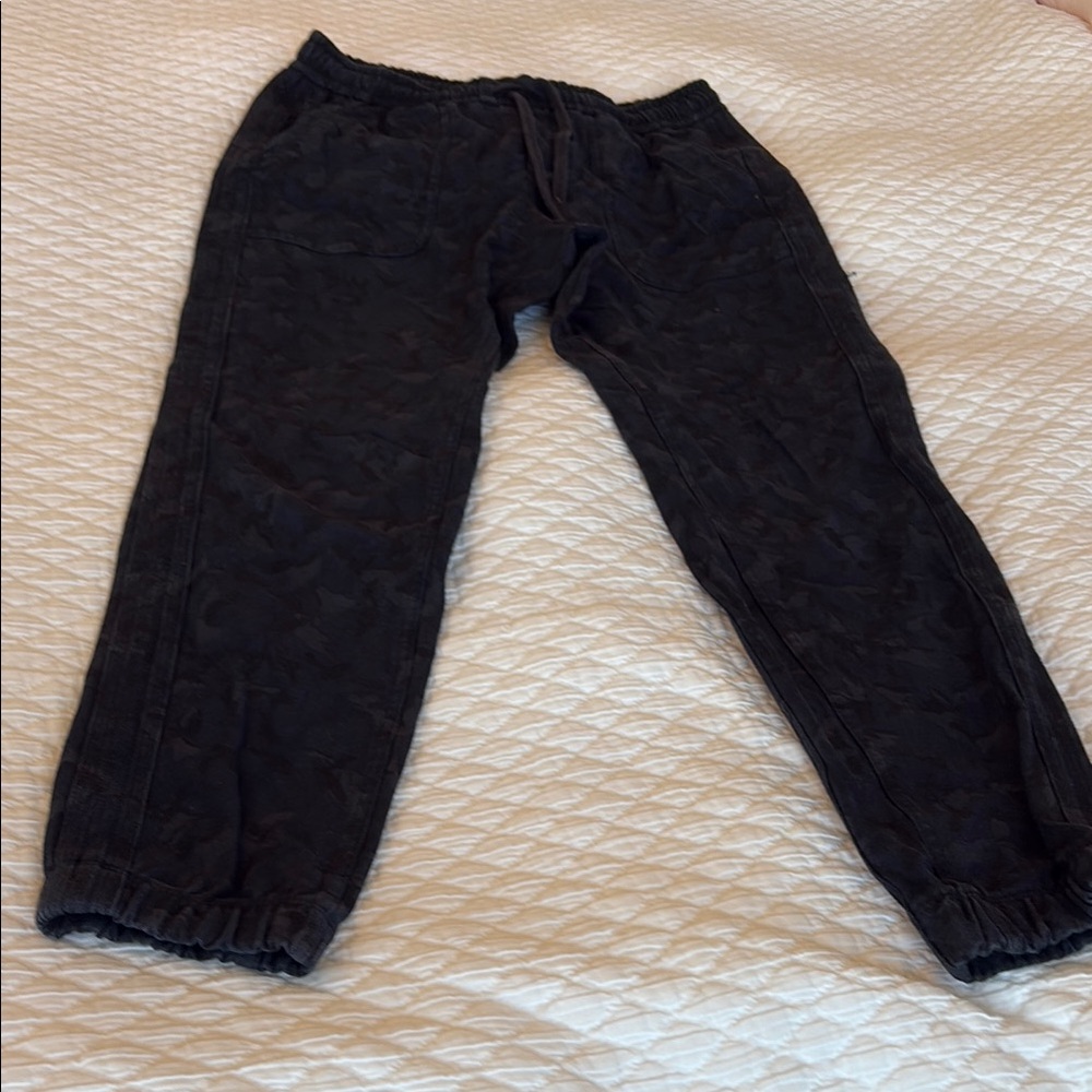 Athleta Printed Farallon Jogger blue and black